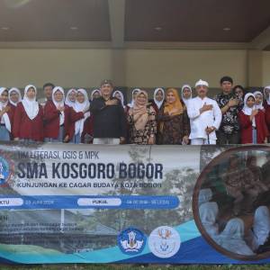 Siswa SMA Kosgoro Kota Bogor Literasi Budaya melalui Observasi Situs Prasasti Batu Tulis Kerajaan Sunda Padjajaran dalam Rangka Peringatan Hari Purbakala