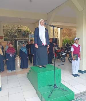 SMA Kosgoro Bogor Menghadirkan KPAI Sebagai Pembina Upacara Senin pagi