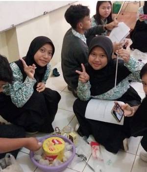 Es Lilin Tradisional Jajanan Sederhana yang Penuh Kenangan sebagai Penerapan Sifat Koligatif Larutan: Penurunan Titik Beku